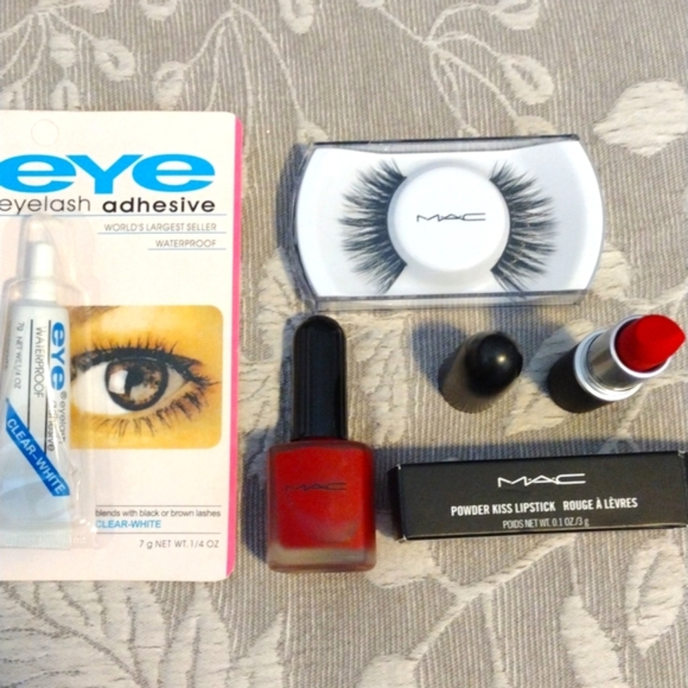 💥 SALE- MAC Beauty Bundle Set - Picture 1 of 3